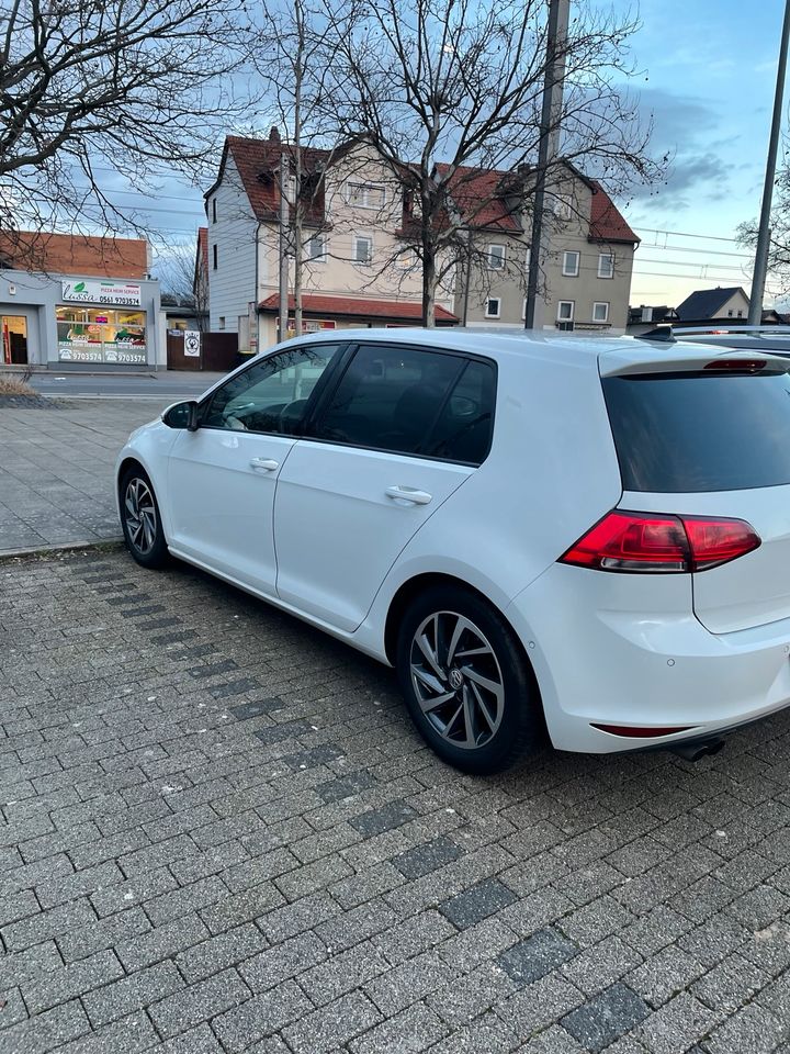 VW (VOLKSWAGEN) / Golf VII 2.0 TDI Variant 4Motion in Kassel