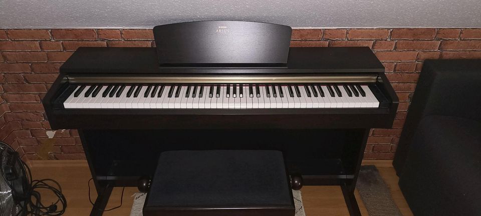 Yamaha Arius YDP-161 E-Piano mit Hocker in Neuenstein