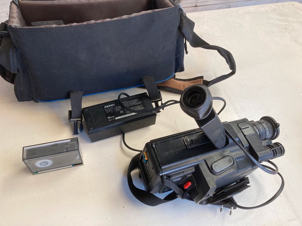 Video Camera mit Tasche in Schulzendorf bei Eichwalde