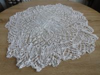 sehr alte Decke Strickdecke gestrickt Handarbeit rund weiß Ø 80cm Schleswig-Holstein - Klein Rönnau Vorschau