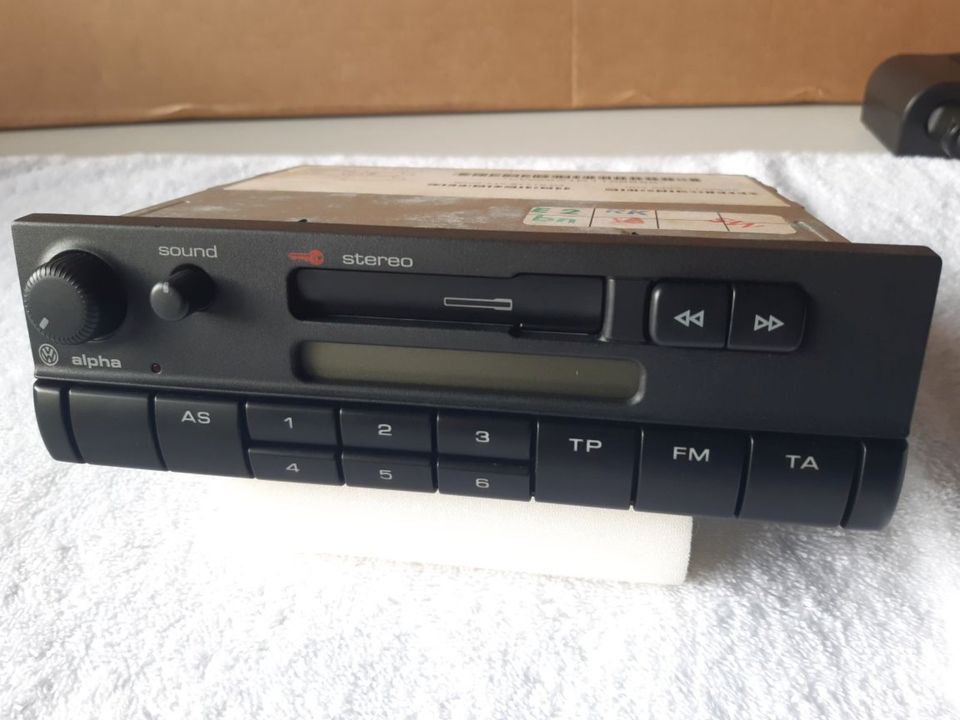 original VW Alpha 4 Autoradio Cassette Radio Philips in Laatzen