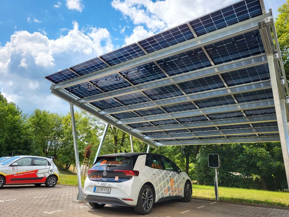 Industrie-PV-Carport modular erweiterbar 4 Stellplätze 16kWp in Rottenburg a.d.Laaber