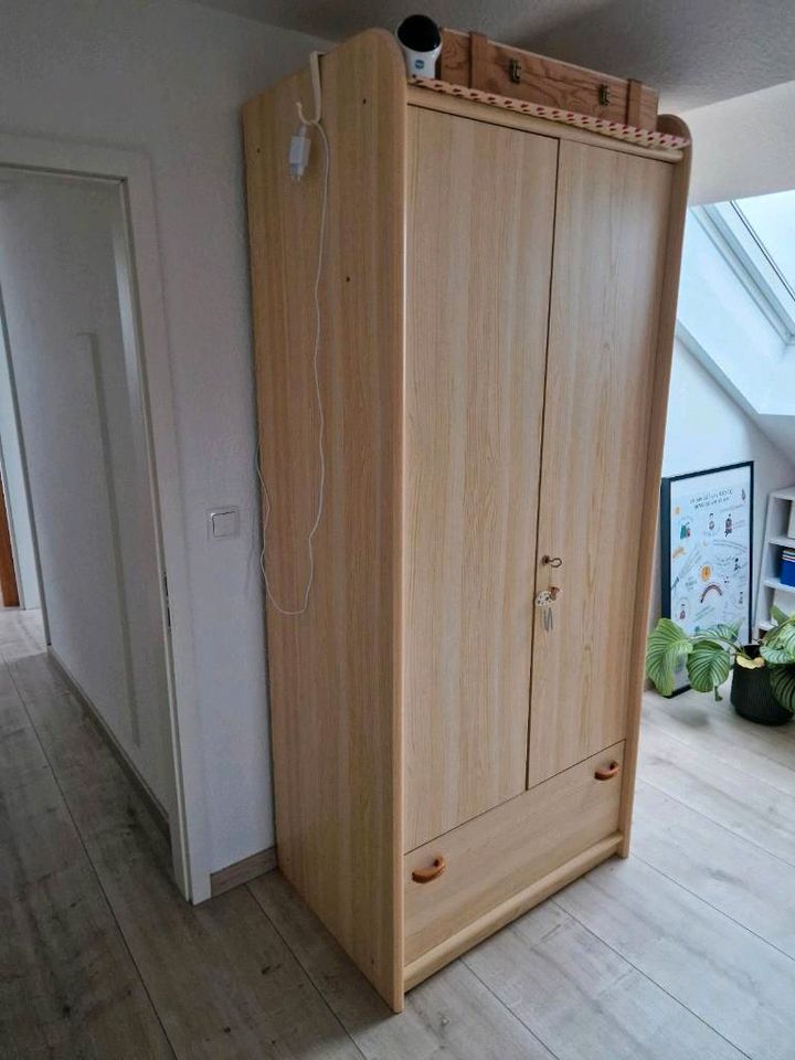 Kleiderschrank Massiv Holz in Kempen