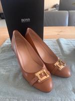 Hugo Boss Pumps braun Gold gr. 40 Leder  Absatz Hessen - Nidderau Vorschau