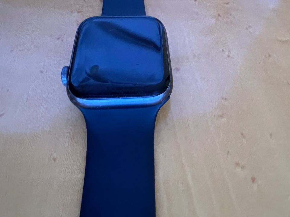 Apple Watch 4 Nike+ 44mm Display spacegrey in Holzkirchen