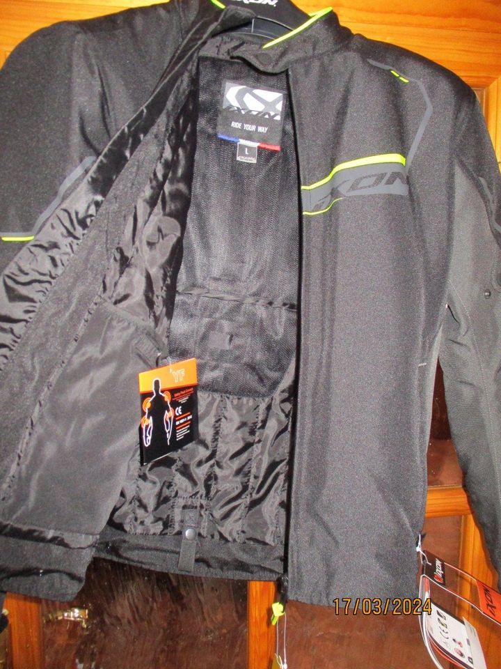 IXON Challenge Textil Motorradjacke Gr. L (48-50) schwarz TOP NEU in Blankenheim