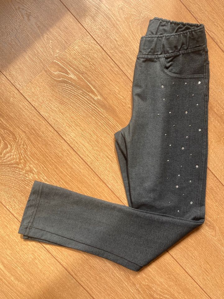 schöne Jeggings von Yigga in Gr. 140 in Edewecht