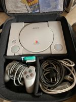 PlayStation 1 mit Controller und Tasche Freiburg im Breisgau - Altstadt Vorschau