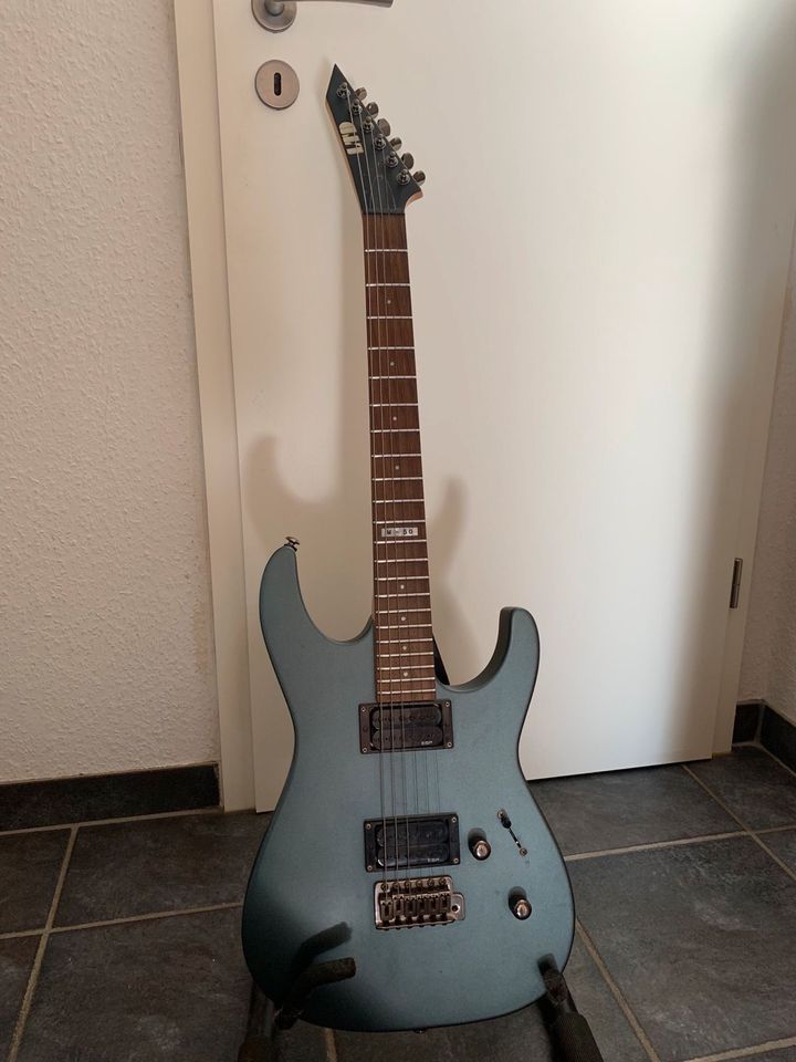 Gitarrenverstärker Attax 100, 4x12 Box + ESP LTD M-50 E-Gitarre in Elmshorn