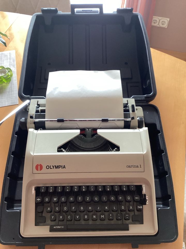 Schreibmaschine Olympia Carina 1 in Wabern