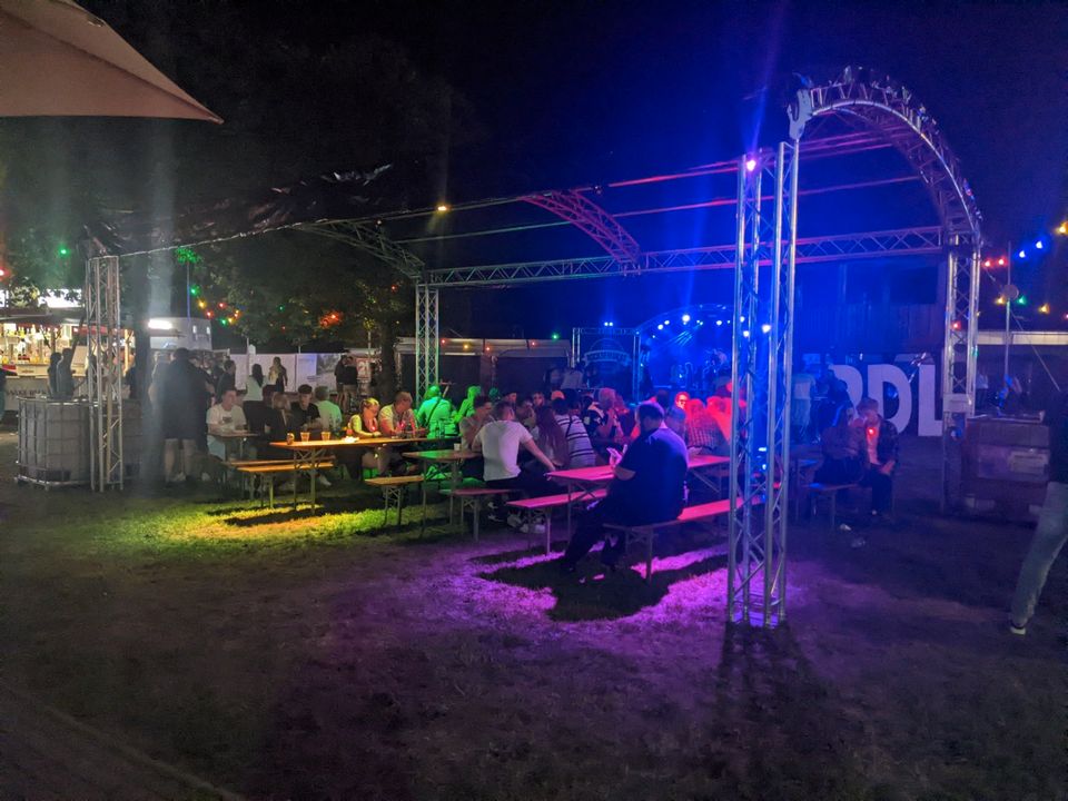 Traversendach Dach Traversen Open Air Tanzfläche Bühne Truss F34 in Bülstedt