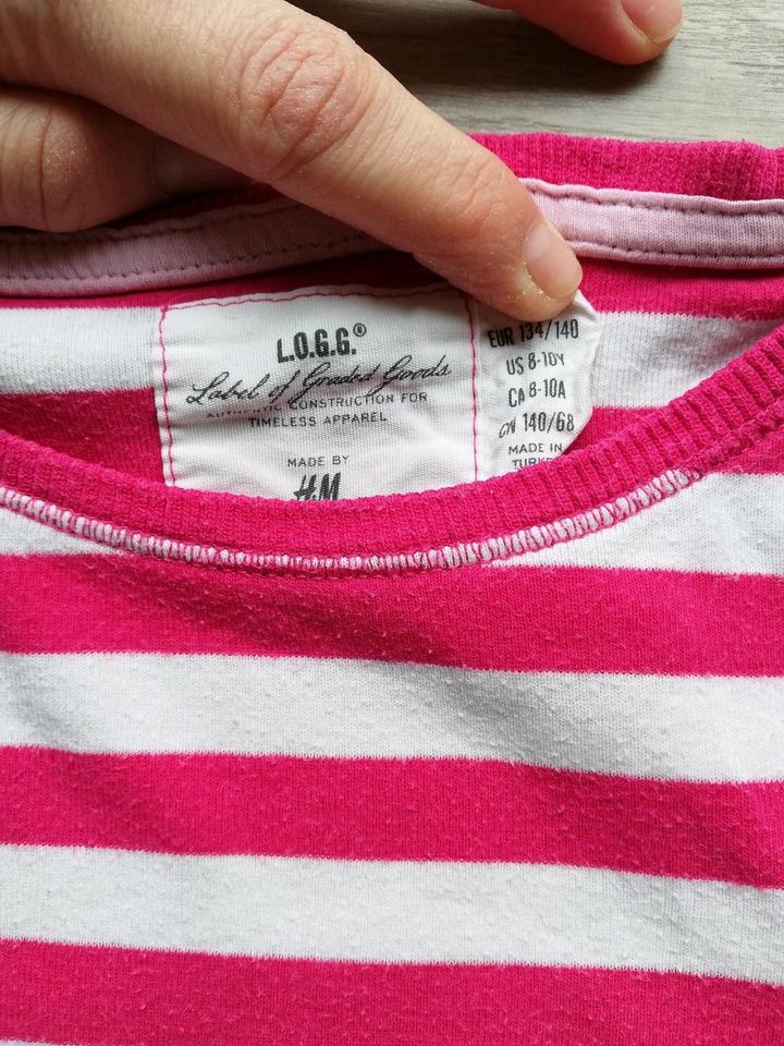 Langarmshirt, H&M LOGG, Größe 134/140, pink/weiß gestreift in Wienhausen