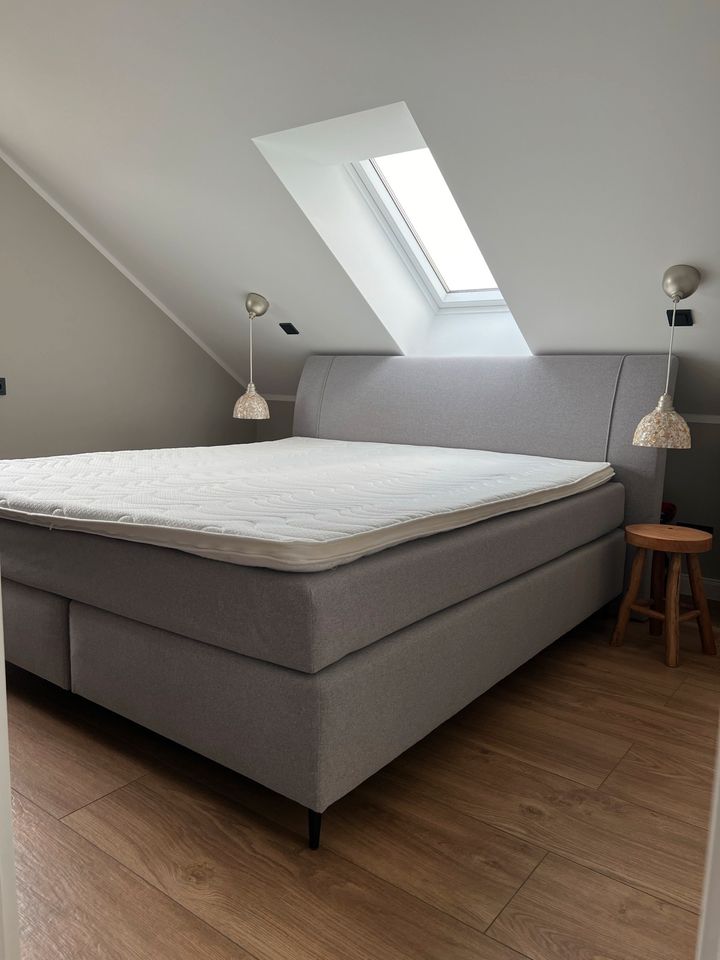 Neuwertiges Boxspringbett 180x200 cm mit H3 Matratzen + Topper in Rheinbach