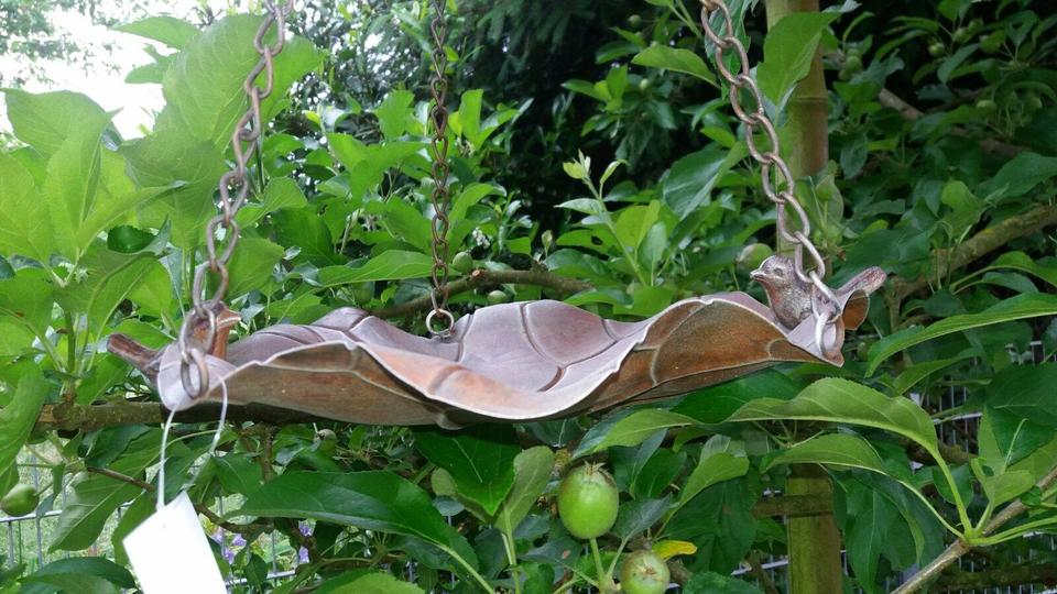 Vogeltränke Vogelfutterstelle Vogelbad Kette Metall NEU in Bissendorf