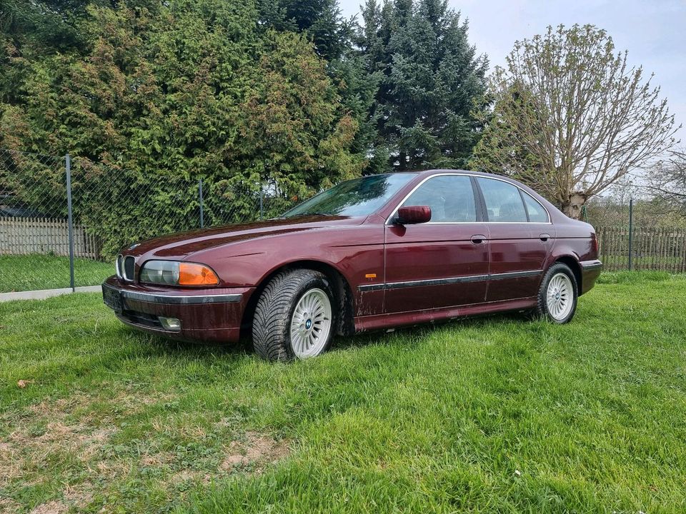 BMW E39 520i BJ97 110KW/150PS Liebhaberfahrzeug Youngtimer in Langenbernsdorf