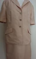 Escada Rock mit Blazer  Gr. 42  beige Berlin - Wilmersdorf Vorschau