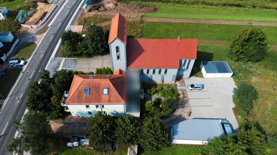 Voll vermietetes Mehrfamilienhaus inkl. Eventkirche und Baugebiet (B-Plan vorhanden) in Jeßnitz! in Jeßnitz