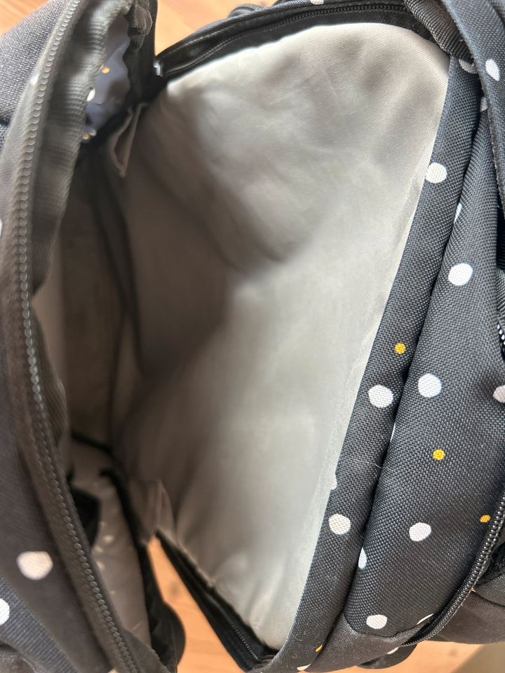 Satch Schulrucksack schwarz mit Punkten lazy Daisy in Karlstadt