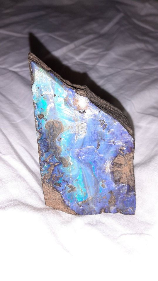 Boulder Opal 8,3 x 5,5 x 4,2cm 236g Heilstein Edelstein in Berlin