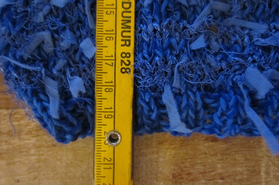 Handgesrickter Puppen Pullover in blau für 40-45cm Puppen in Berlin