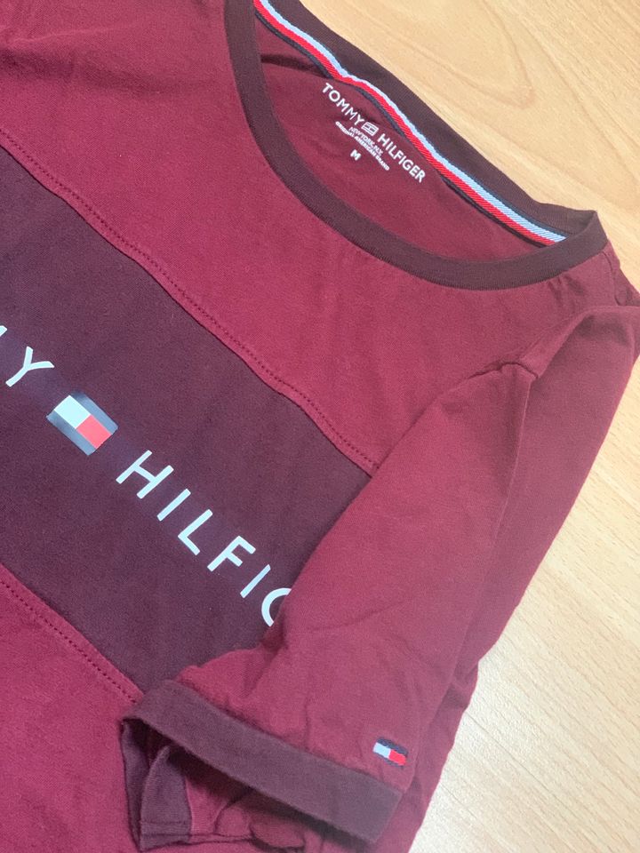 Tommy Hilfiger T- Shirt Gr. M in St. Ingbert