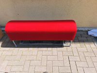 Sitzbank in rot mit Metallfüsse Nordrhein-Westfalen - Bedburg Vorschau
