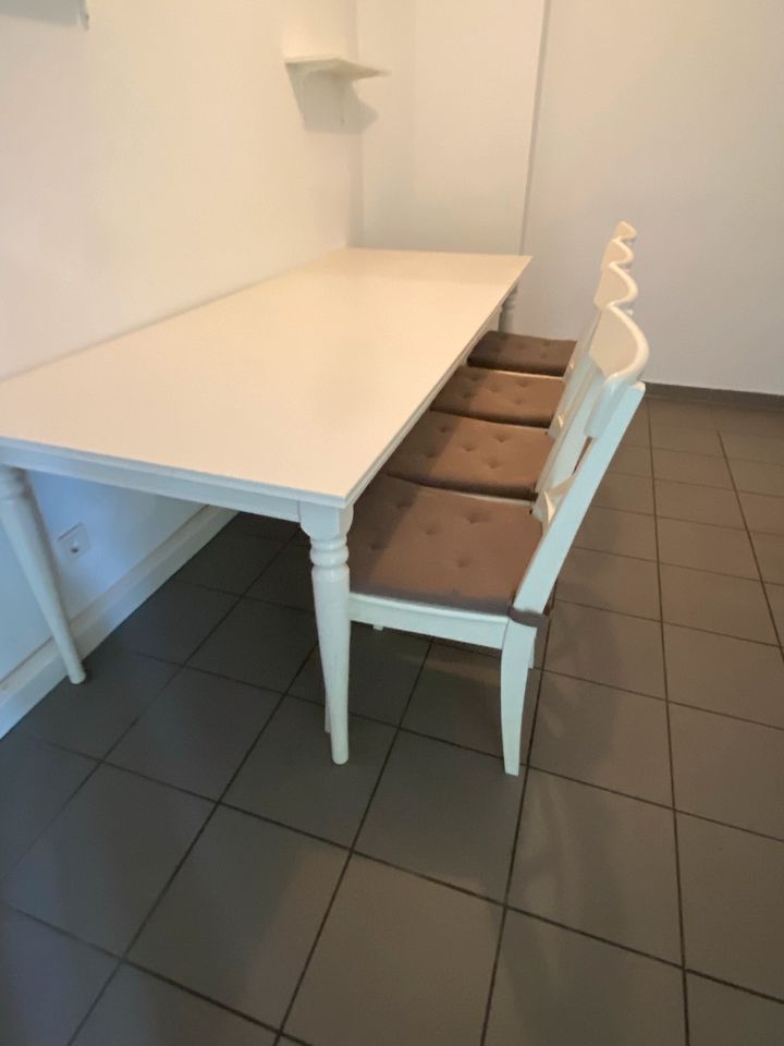 weißer Esstisch + Stühle in Köln