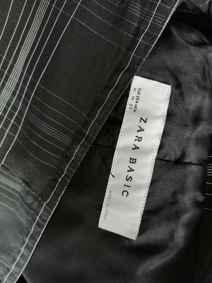 Zara Outdoor Jacke mit Gürtel, tailliert schwarz weiß, Gr. 36/ S in München