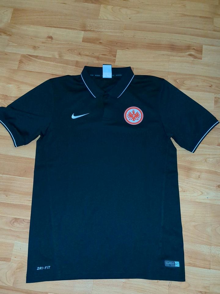Poloshirt Eintracht Frankfurt Top Zustand in Merchweiler