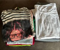 Kleiderpaket Gr S T-Shirts Hessen - Kirchhain Vorschau