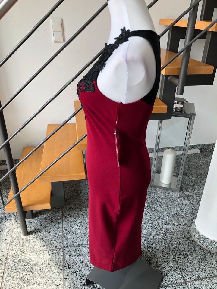 Lipsy Abendkleid Kleid Cocktail Party Rot Schwarze Spitze NEU in Düsseldorf