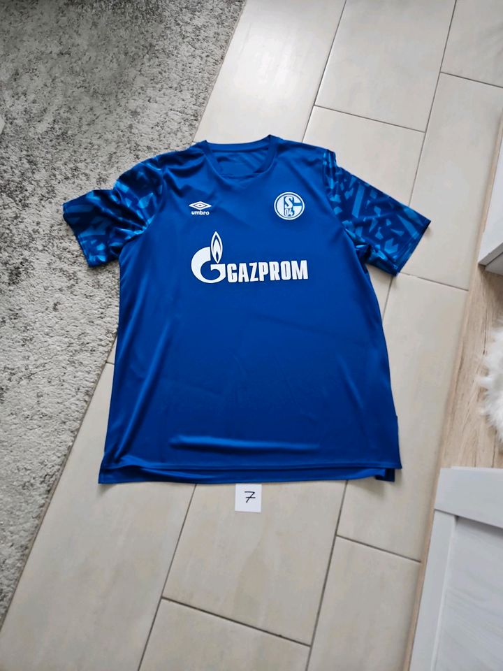 Konvolut Trikot's FC Schalke 04 + Jacke S04 in Neuss