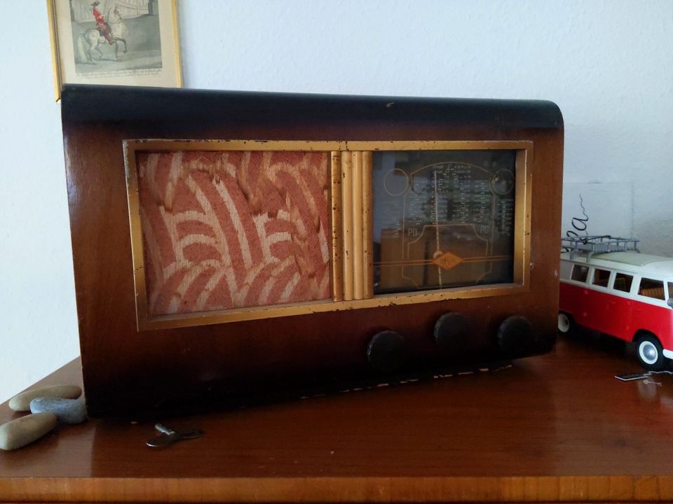 Antikes Radio SNR - kleines Röhrenradio 40er Jahre- Dachbodenfund in Siegen