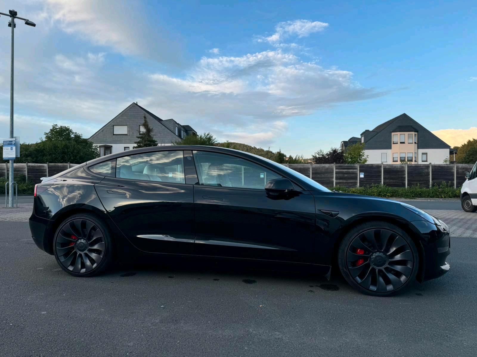 Abbildung des Autos Tesla Model 3 P Tausch M…