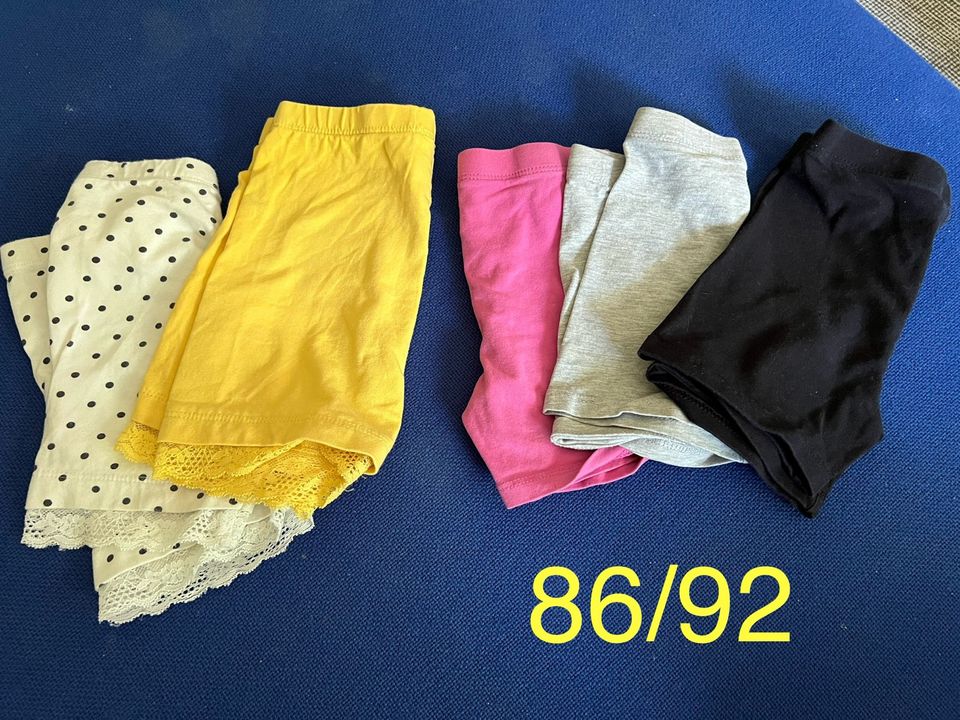 Paket mit Sommersachen 86/92 in Berlin