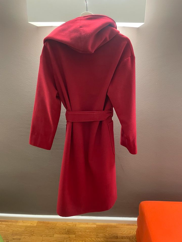 Roter Mantel mit Kapuze Handmade in Speyer