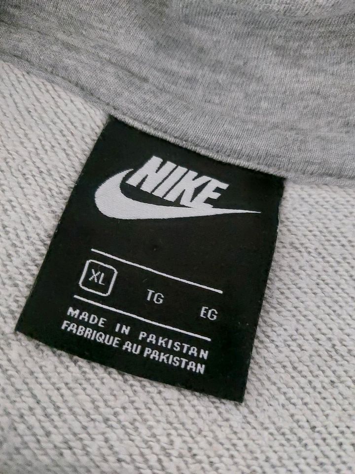 Nike Sportswear Hoodie  Kapuzenpullover in Berlin