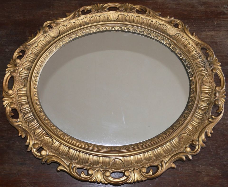 Alter Spiegel Wandspiegel Goldrand oval, L = 66 cm x B = 56 cm. in Lübbecke 