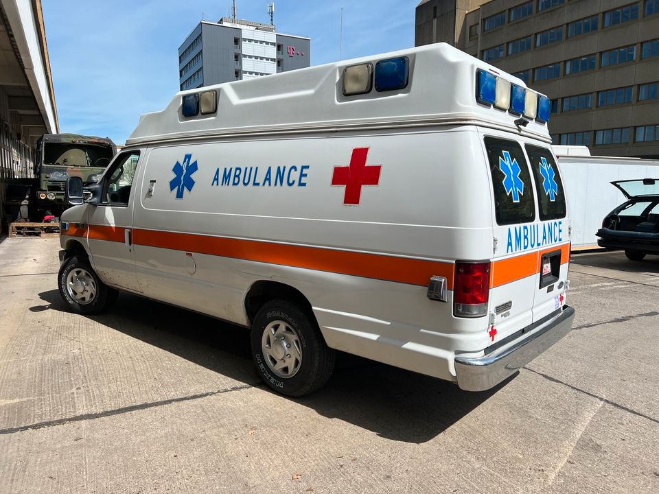 USA AMBULANCE - FORD ECONOLINE E 350 5.4 V8 in Rottweil