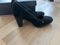 Neu Tommy Hilfiger Pumps Schuhe 37 schwarz Wildleder Nordrhein-Westfalen - Detmold Vorschau