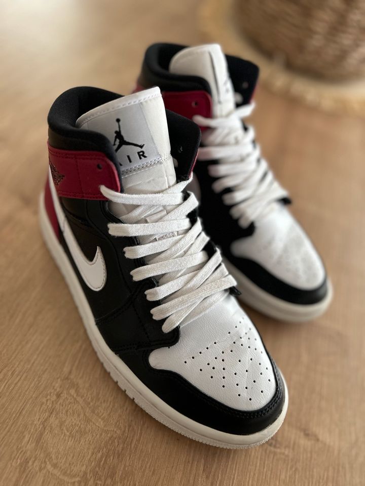 Nike Air Jordan 1 Mid Chicago | EUR 37,5 in Heusweiler