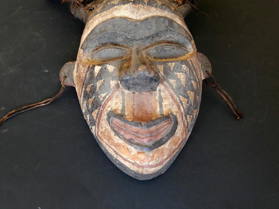 Alte afrikanische Maske KONGO AFRIKA Holz Shoowa STAMMESMASKE in Berlin