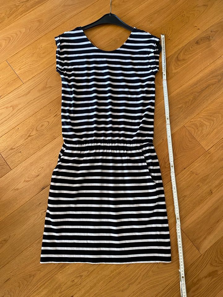 Comma Jersey Kleid Sommerkleid schwarz weiß gestreift 38 wie NEU in Teltow