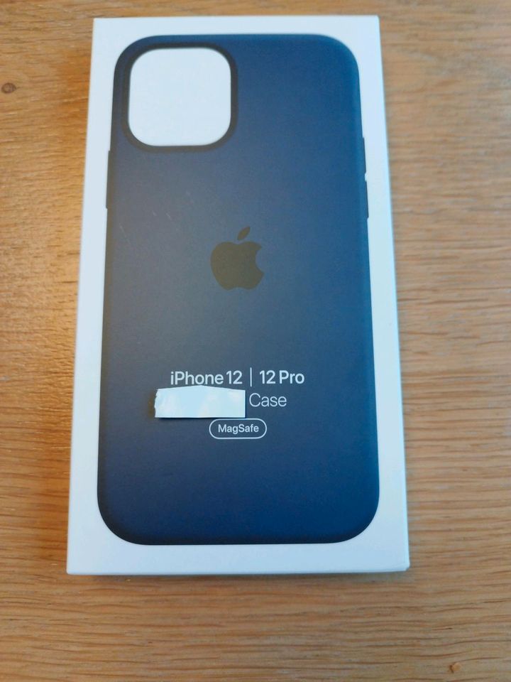 Schwarze Hülle iPhone 12 "Leder" in Haan