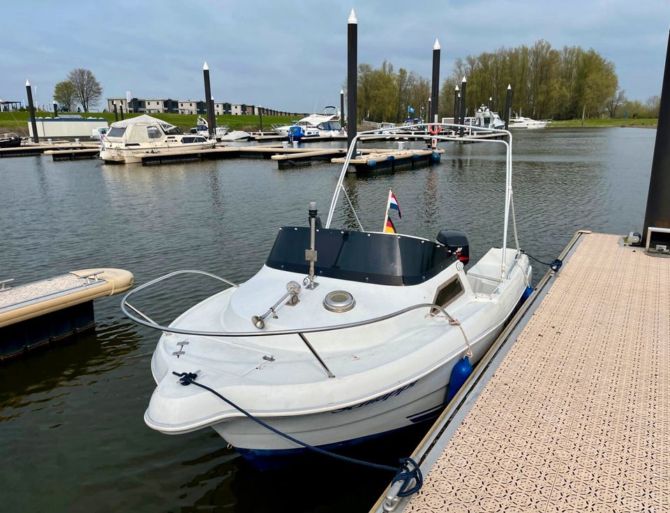 Sportboot Quicksilver 435 Cabin + Mercury 40 PS + Trailer 100km/h in Allendorf