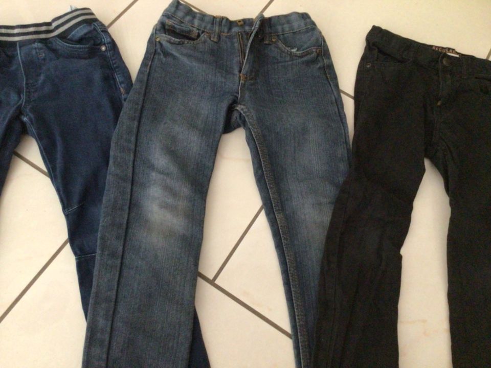 Hosen Jeans gr 122 schwarz blau,H&m,S.Oliver in Rösrath