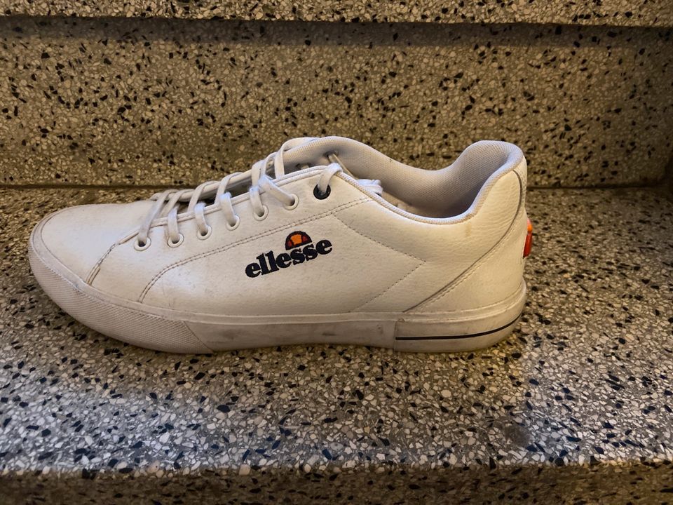 1 Paar Ellesse Schuhe in Essen