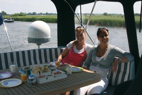 Firmen Event auf dem Wasser - auch ohne Sportbootführerschein in Waren (Müritz)