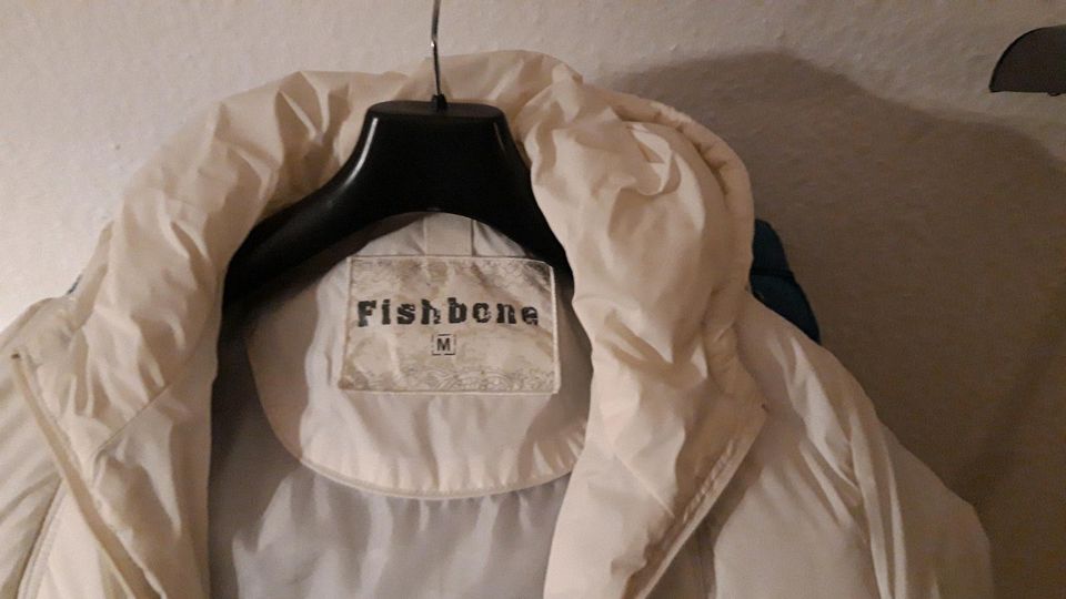 Schöne weiße Fishbone Jacke warm wattiert in Mainz