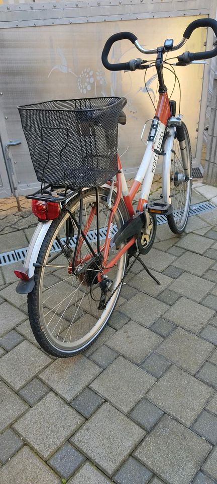 Männer  , als auch Frauen Fahrrad in Gengenbach